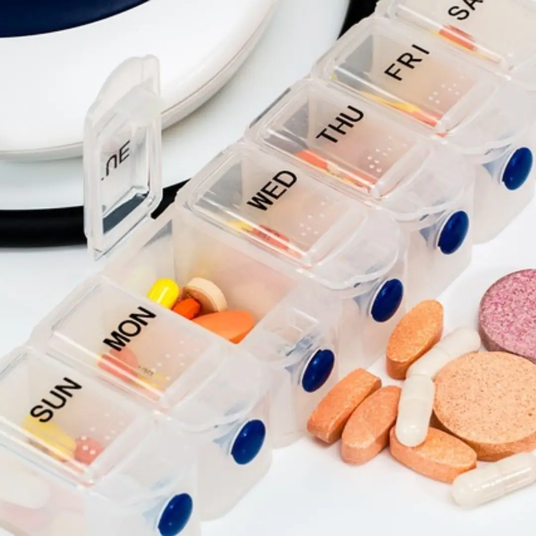 Weekly pill organizer with prescription medications for online counselling and dosage advice
